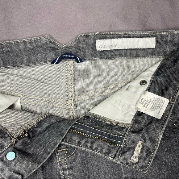 Old Navy size 4 grey cotton blend jean skirt w/ slit on the back - Picture 3 of 6